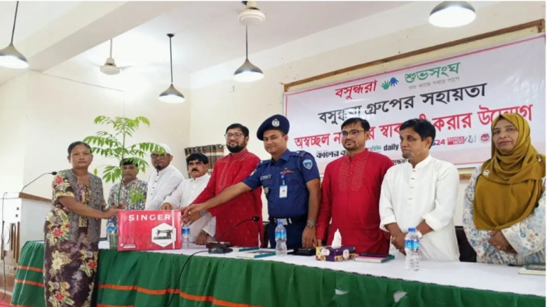 লামায় ২০ অসচ্ছল নারীর মাঝে সেলাই মেশিন বিতরণ বসুন্ধরা গ্রুপের
