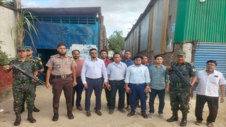 টঙ্গীতে অবৈধ গ্যাস সংযোগের বিরুদ্ধে মোবাইল কোর্ট অভিযান, কারখানাকে ৯৫ হাজার টাকা জরিমানা