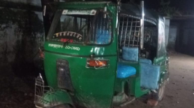 রামুর গর্জনিয়ায় জব্দ করা সিএনজি ও  গ্যাস সিলিন্ডারে মিলল অর্ধ লাখ ইয়াবা