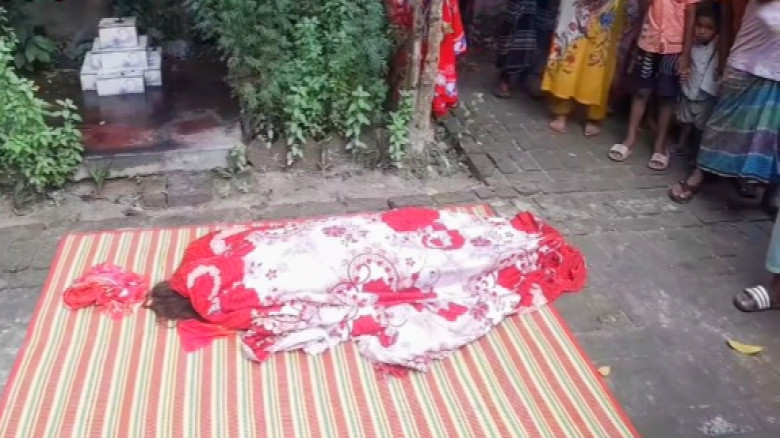 পারিবারিক কলহের জেরে আড়াইহাজারে গৃহবধূর ঝুলন্ত মরদেহ উদ্ধার