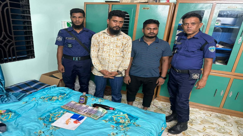 ঘুমধুমে পুলিশের মাদকবিরোধী অভিযান: ইয়াবা, বিদেশি মদ ও নগদ টাকাসহ আটক ২
