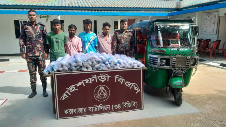নাইক্ষ্যংছড়ি সীমান্তে বিজিবির অভিযানে সিএনজি ও কারেন্ট জালসহ আটক-৪