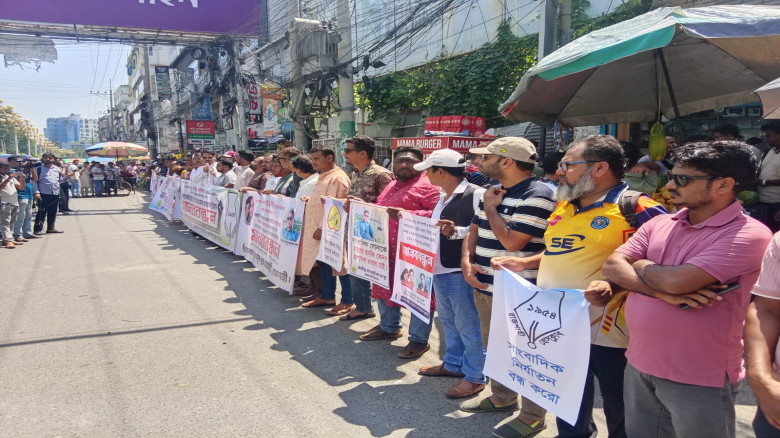সাগর-রুনি হত্যার রহস্য উদঘাটনের দাবিতে রাজশাহীতে মানববন্ধন