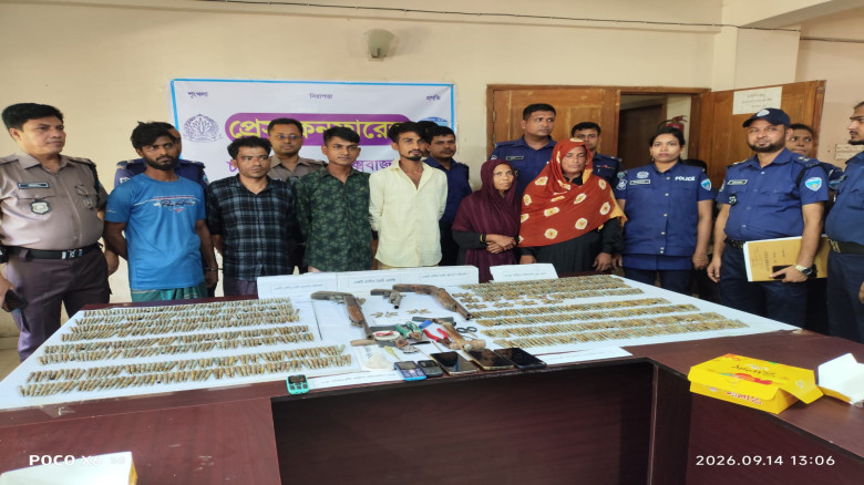 চকরিয়ায় রাতভর পুলিশের অভিযান অস্ত্র-গুলিসহ গ্রেপ্তার ৬, উদ্ধার ৮২৫ রাউন্ড রাইফেলের গুলি